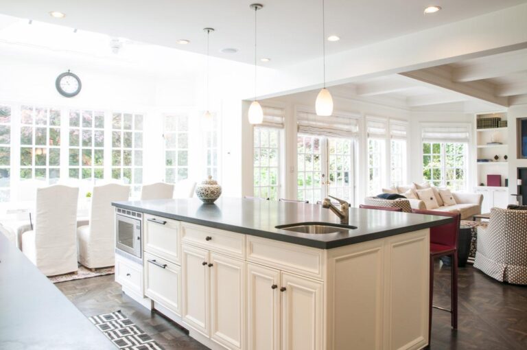 KITCHEN MAKEOVERS Quality Cabinet Painting